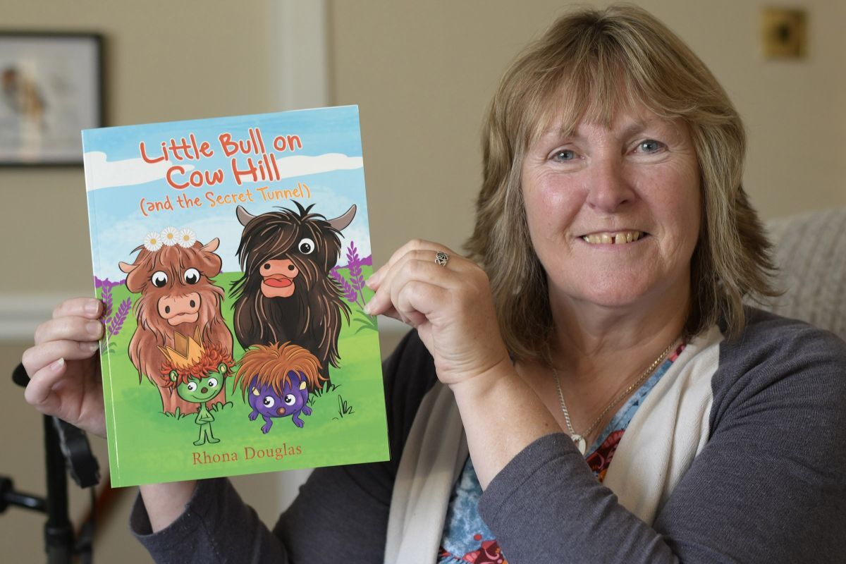 Little bull Angus and his friends return to Cow Hill for a brand new adventure