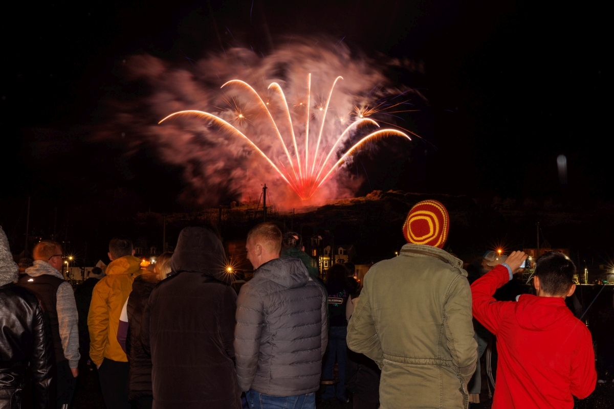 Tarbert fireworks light up smiles and harbour