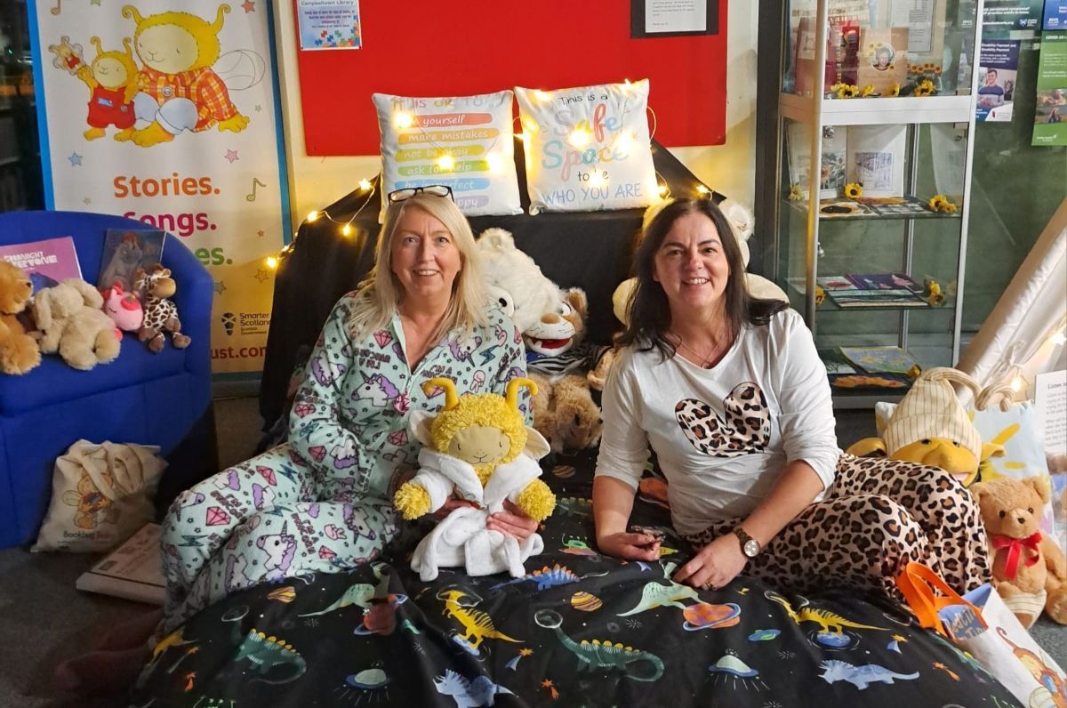 Campbeltown tots snuggle up for cosy Twilight Bookbug session