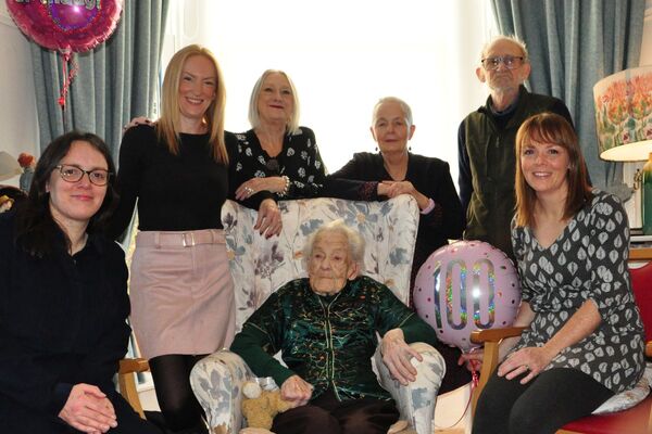 Big roar for Elizabeth