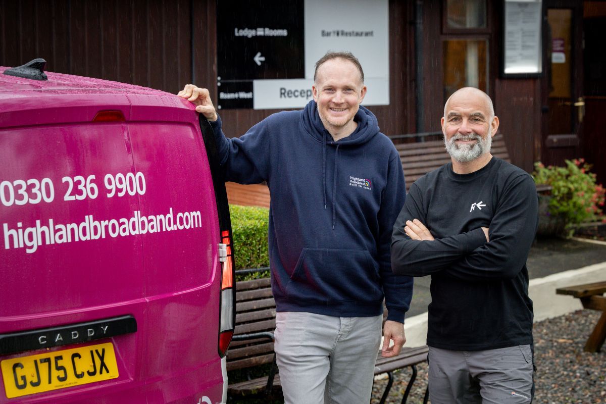 WEB NO F48 South Lochaber high speed broadband Highland Broadband s Jeff McKenzie Jon Kivell of Roam West Photograph Paul Campbell