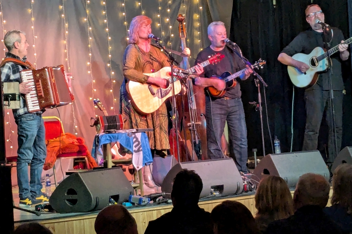 Eddi delivers again to sell-out Tarbert crowd