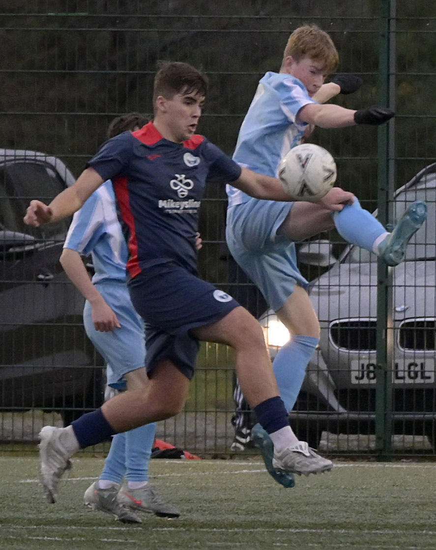 no f50 Luke Mackintosh in an aerial tackle Photograph Iain Ferguson alba.photos