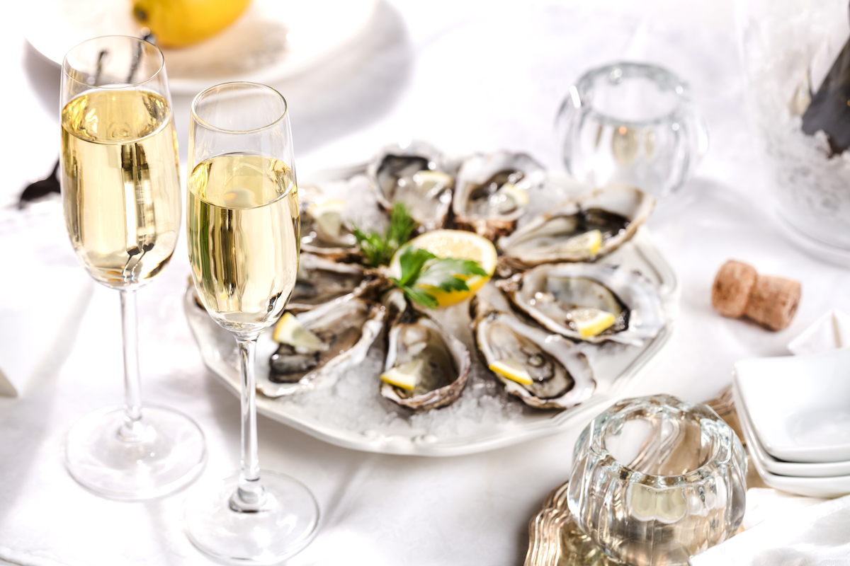oysters at the table AdobeStock 134504329 web oysters at the table AdobeStock 134504329 web