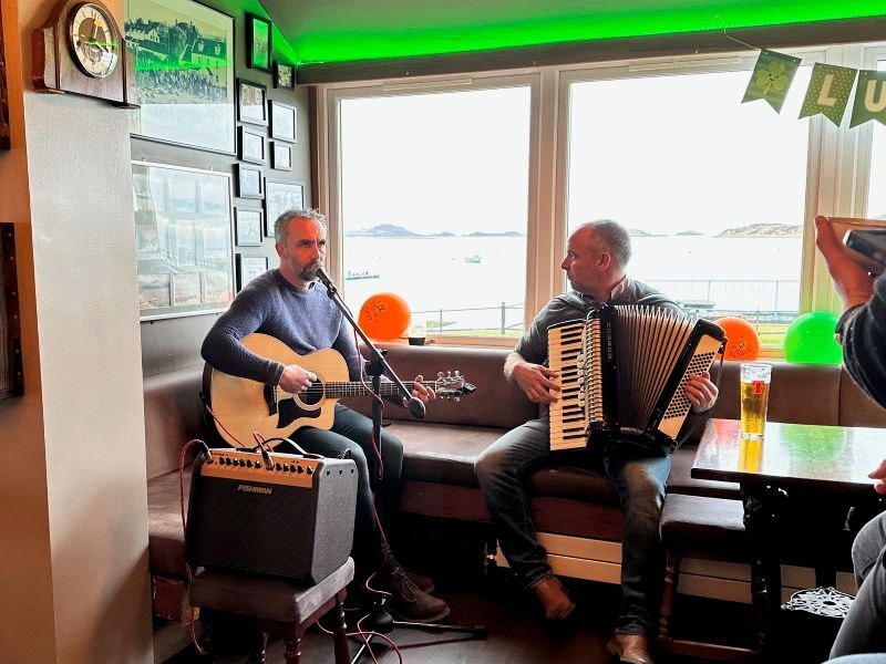 5. Live Music 5. Live Music