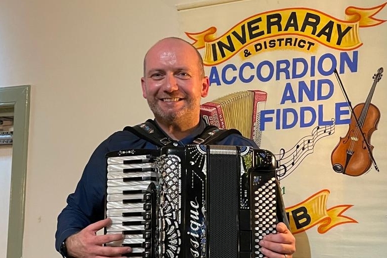 A gentle end to the year for accordion and fiddle club