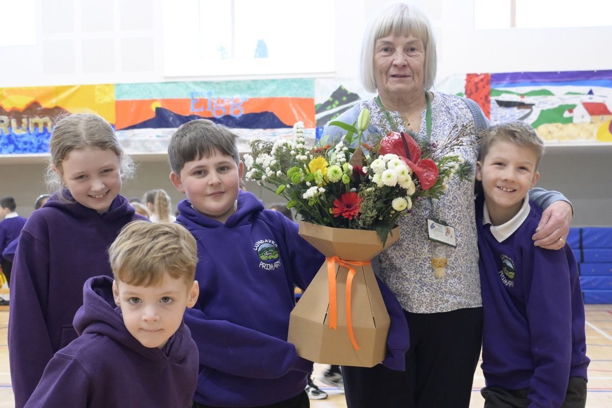 Lundavra pupils bid a fond farewell to Mrs Dodds.