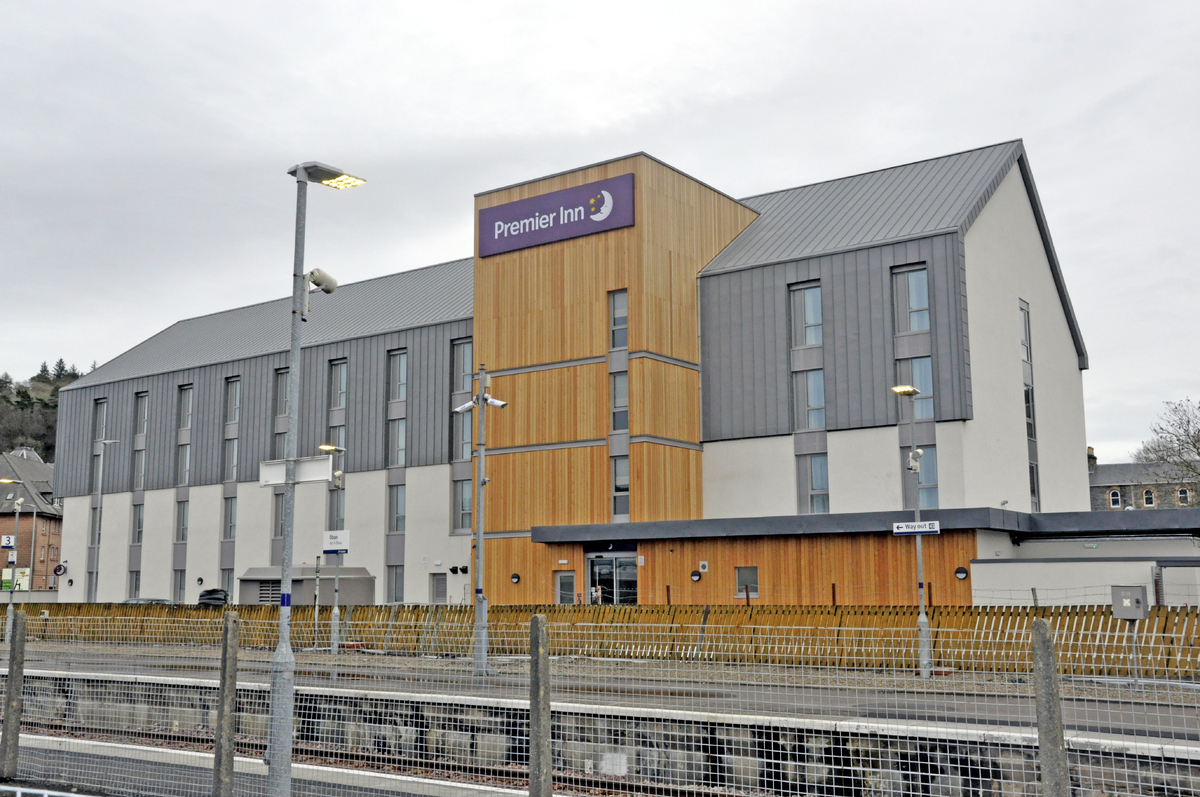 17 T08 PremierInn oban01