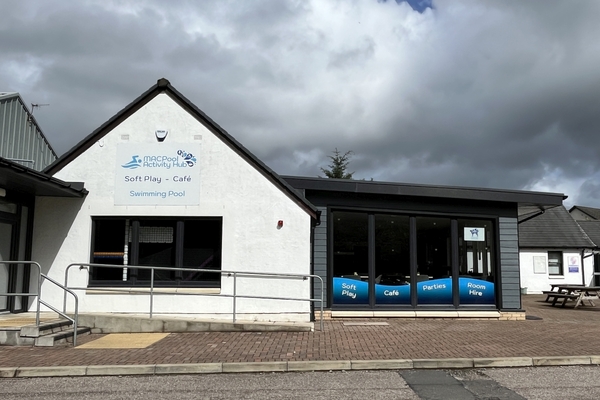 Caf&eacute; owner closes town centre premises