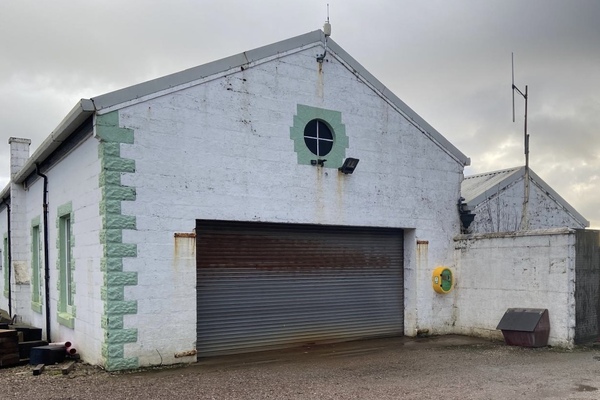 Life-saving defibrillator installed on Crinan Canal