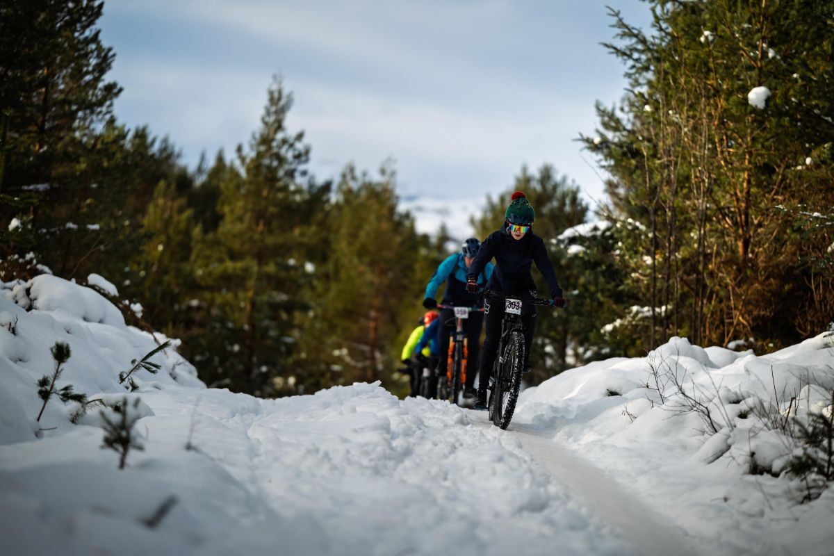 Riding High: School bikers brave the Strathpuffer