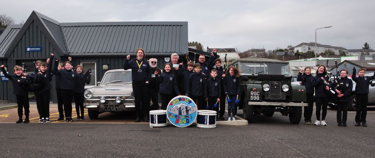 cropow t06 taynuilt youth pipe band cheer for cheque