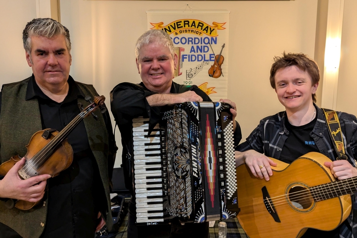 MacAllister Trio delight Inveraray audience