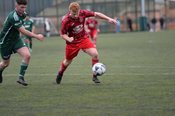 Saints beat league leaders to boost title hopes