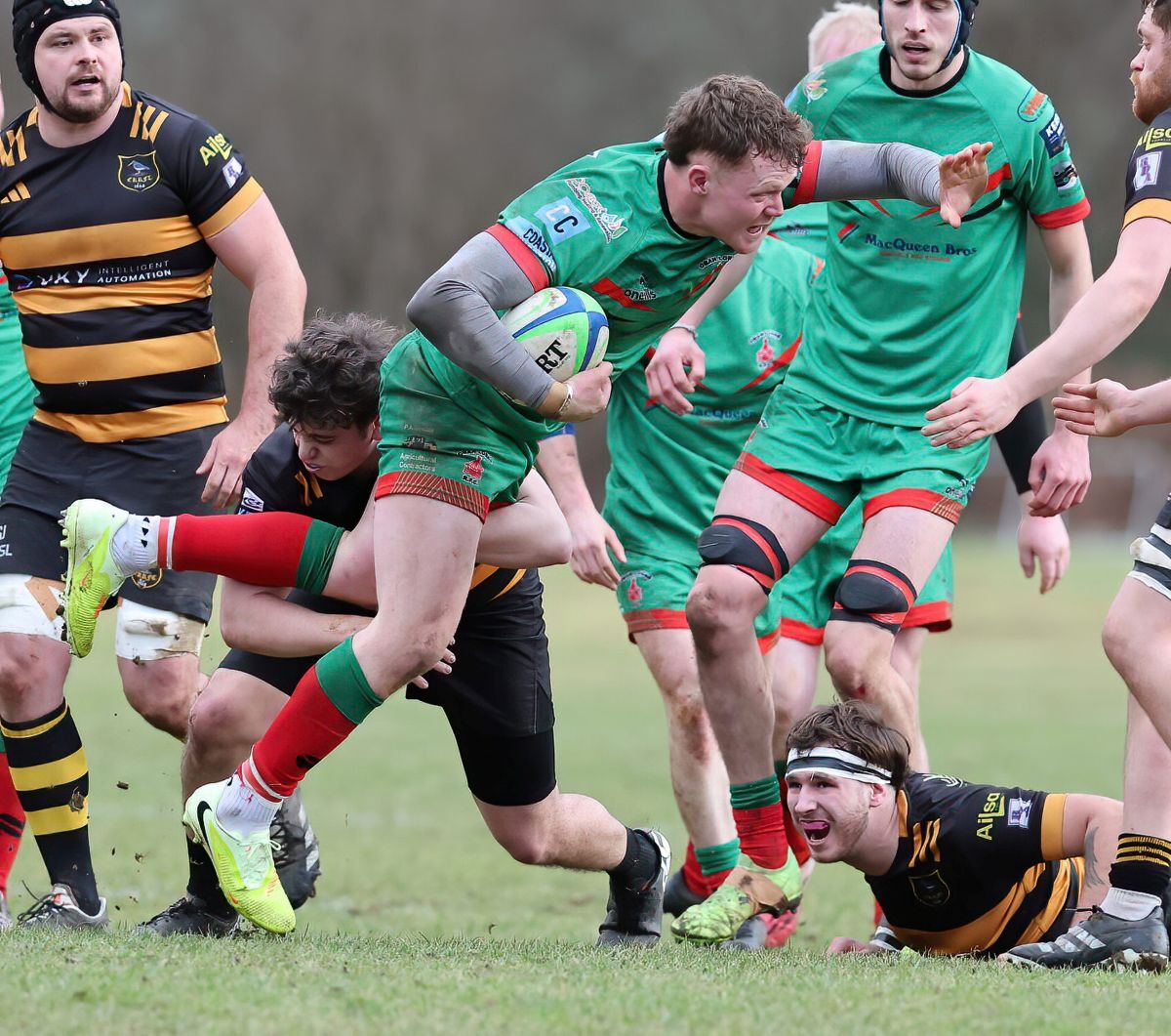 SL T06 Oban Lorne 40 26 East Kilbride 05 Captain Lorne Sinclair makes a determined push forward Photo Stephen Lawson web