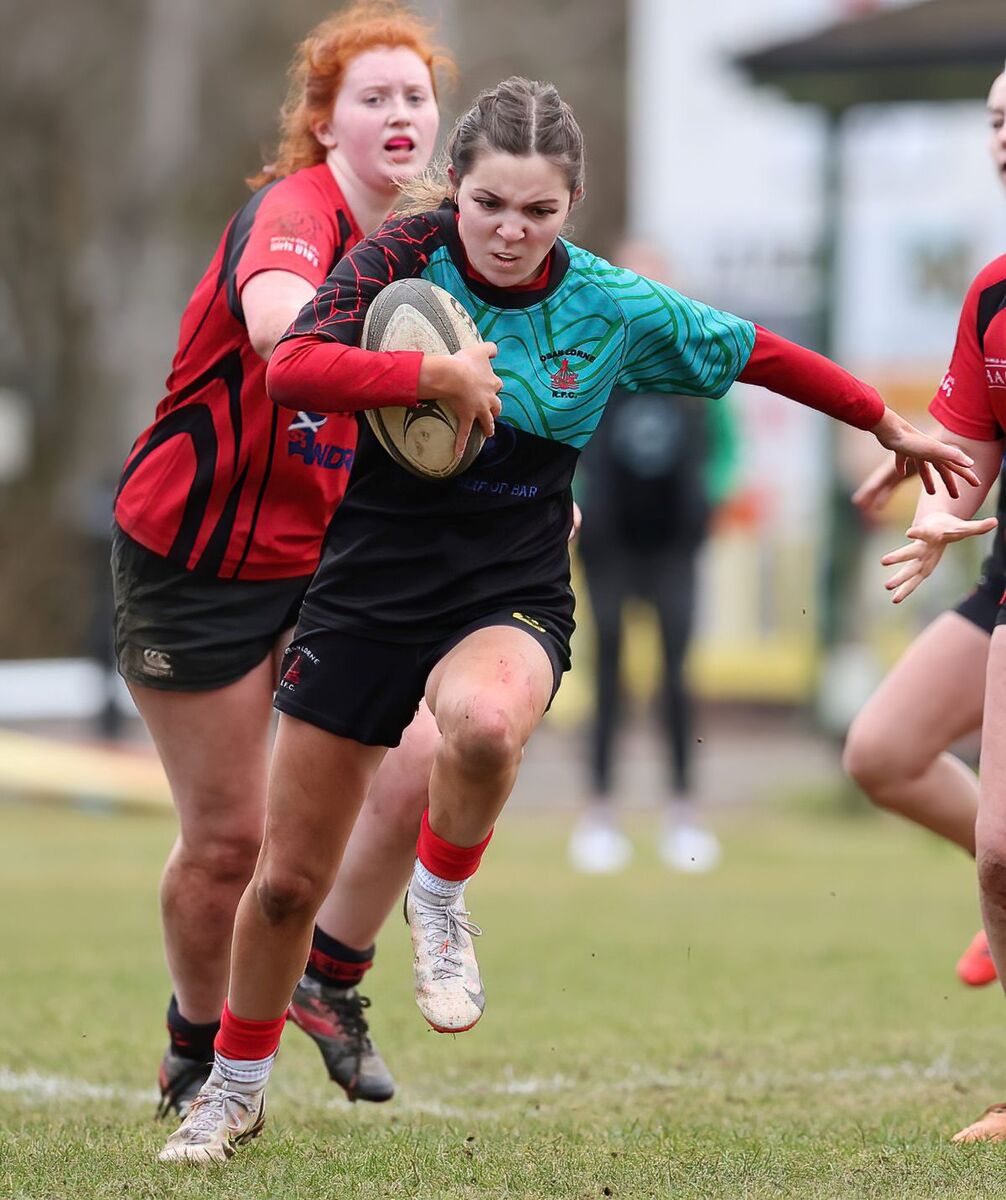 SL T06 Oban U17s v Biggar U17s 01 Abby MacQueen makes a run up the wing Photograph Stephen Lawson web