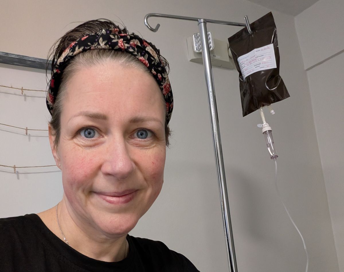 Eilidh Lowell receiving IV Vitamin C at the Hope4Cancer Centre in Mexico. Photograph: Eilidh Lowell