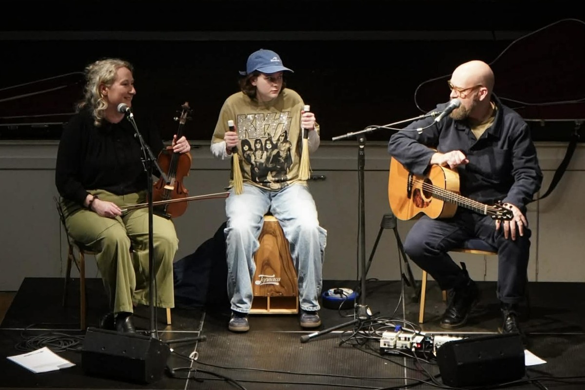 Gillian Frame and Findlay Napier were joined for several sets by daughter Lucy Napier, who gave strong and composed accompaniment on the cajon. Photograph: Euen Davies.