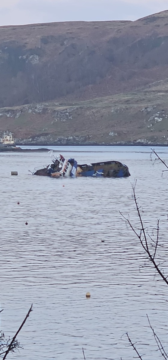 Major vessel sinks in Oban Bay