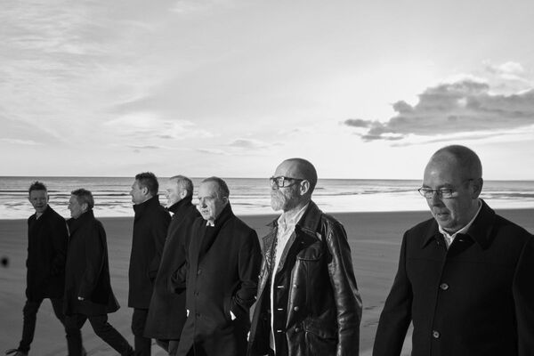 SEALL announce trad band for Spring performance