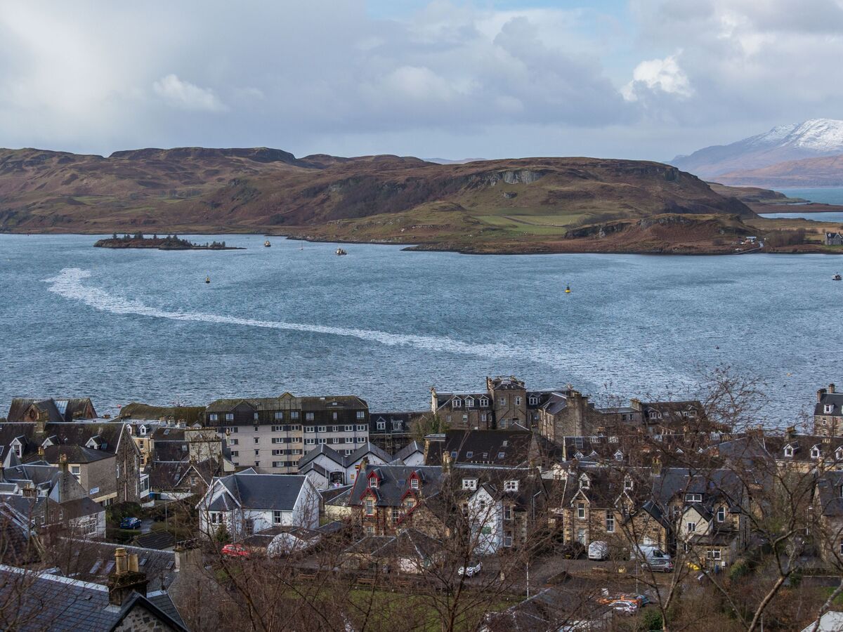 Oil spill at sunken Oban Bay workboat