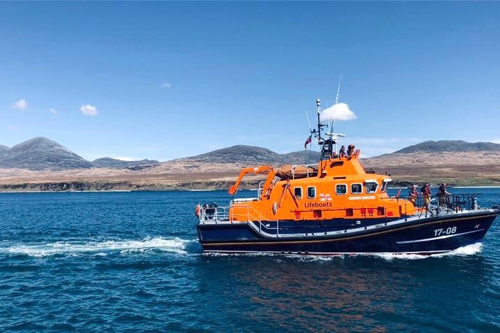 RNLI rescues lone sailor caught in creel lines off Gigha