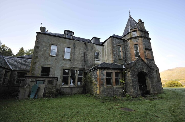 What should be done about Inverailort House?