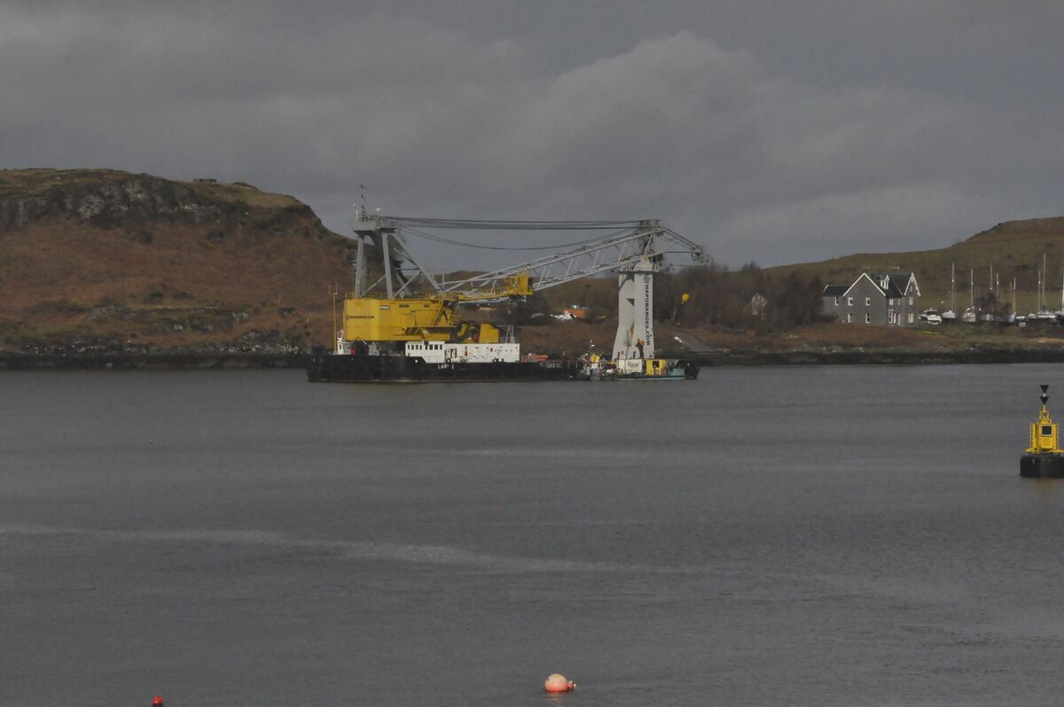 Recovery operation begins at Oban's sunken boat