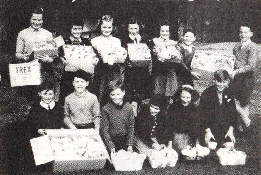 David Mowatt, head teacher at Brodick primary school from 1956 until 1964, shared some slides of school trips he had organised, including one of pupils who had gathered wild primroses that were to sent to Gorbals households as gifts. 