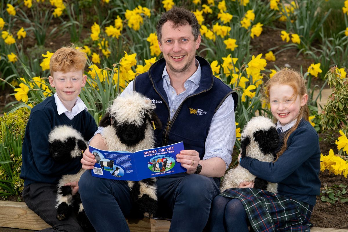 NO T16 Royal agricultural show writing comp 02 Rory and Zara Hughes pictured with Head of Show David Tennant alongside lambs from Craigies Farm Photo credit Ian Georgeson web