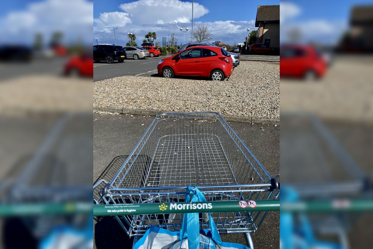 No B16Letters01 26 Tommy trolley