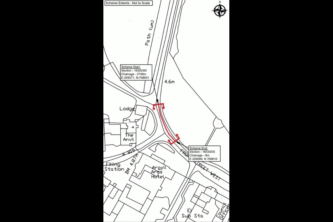 Inveraray's Front Street down to one lane