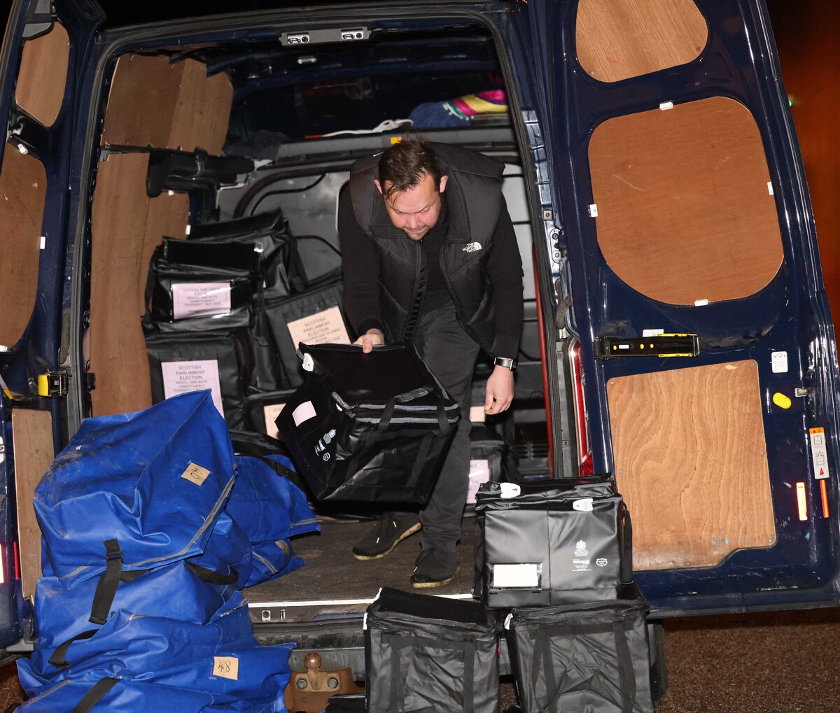 KM T20 Holyrood election 2026 Ballot boxes arriving 04 Photo Kevin McGlynn