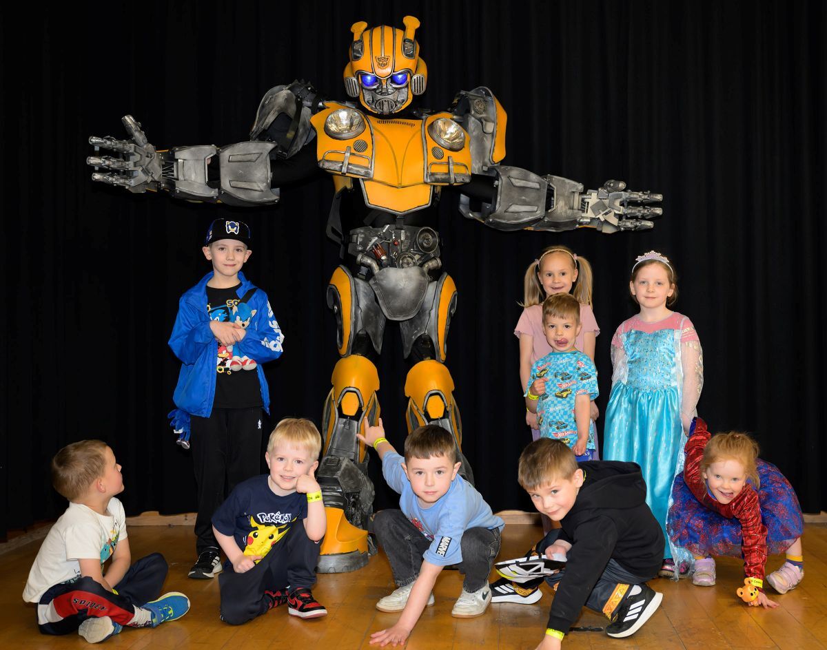 PH F20 Comic Con 07 Transformer Bumblebee popped in to greet some fans Photo Phil Hughes web PH F20 Comic Con 07 Transformer Bumblebee popped in to greet some fans Photo Phil Hughes web