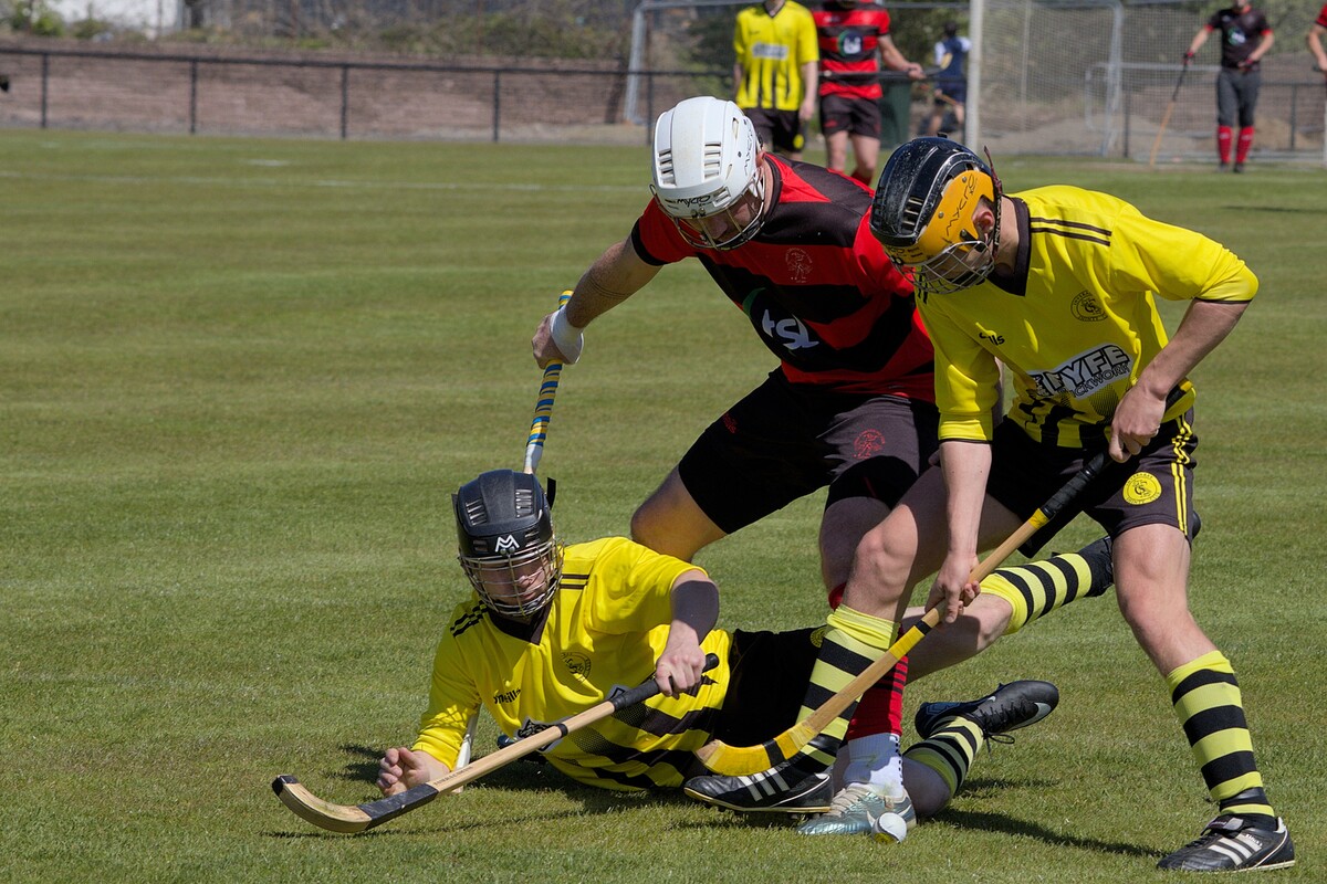 no t20 occ inveraray Oban Camanachds Malcolm Clark gets caught in an Inveraray sandwich