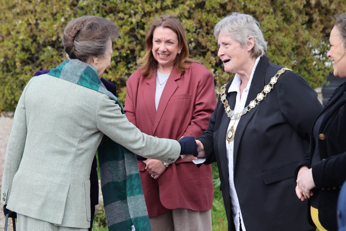 Argyll and Bute Depute Provost and Auchindrain Township trustee Councillor Jan Brown welcomes HRH The Princess Royal to the museum. Photograph: Kevin McGlynn Argyll and Bute Depute Provost and Auchindrain Township trustee Councillor Jan Brown welcomes HRH The Princess Royal to the museum. Photograph: Kevin McGlynn