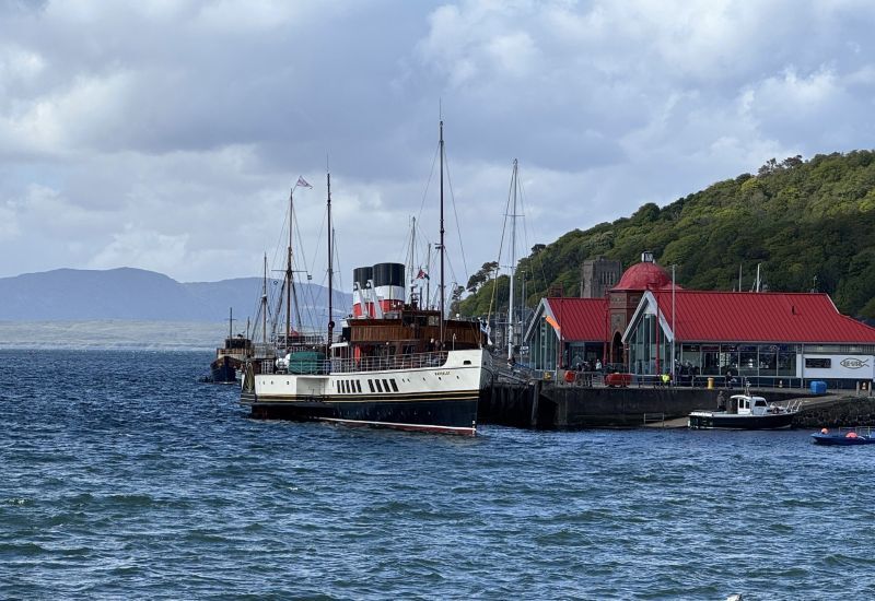 Waverley surprises Oban with early arrival