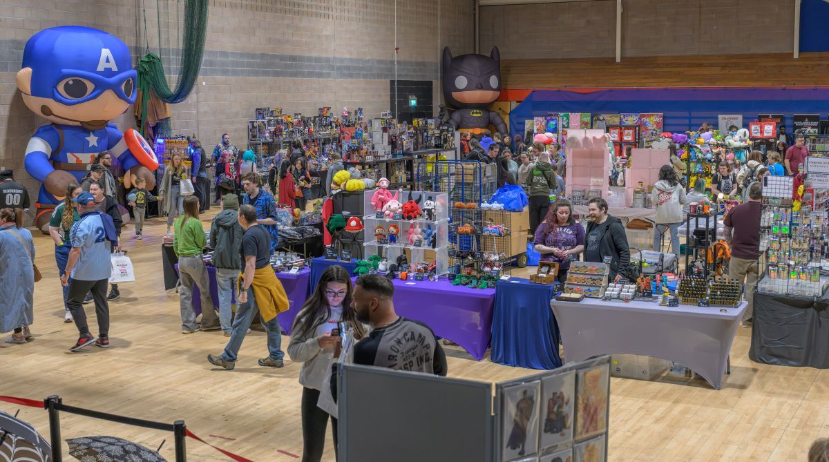 PH F20 Comic Con 04 Comic Con Geek Stalls open for business Photo Phil Hughes web