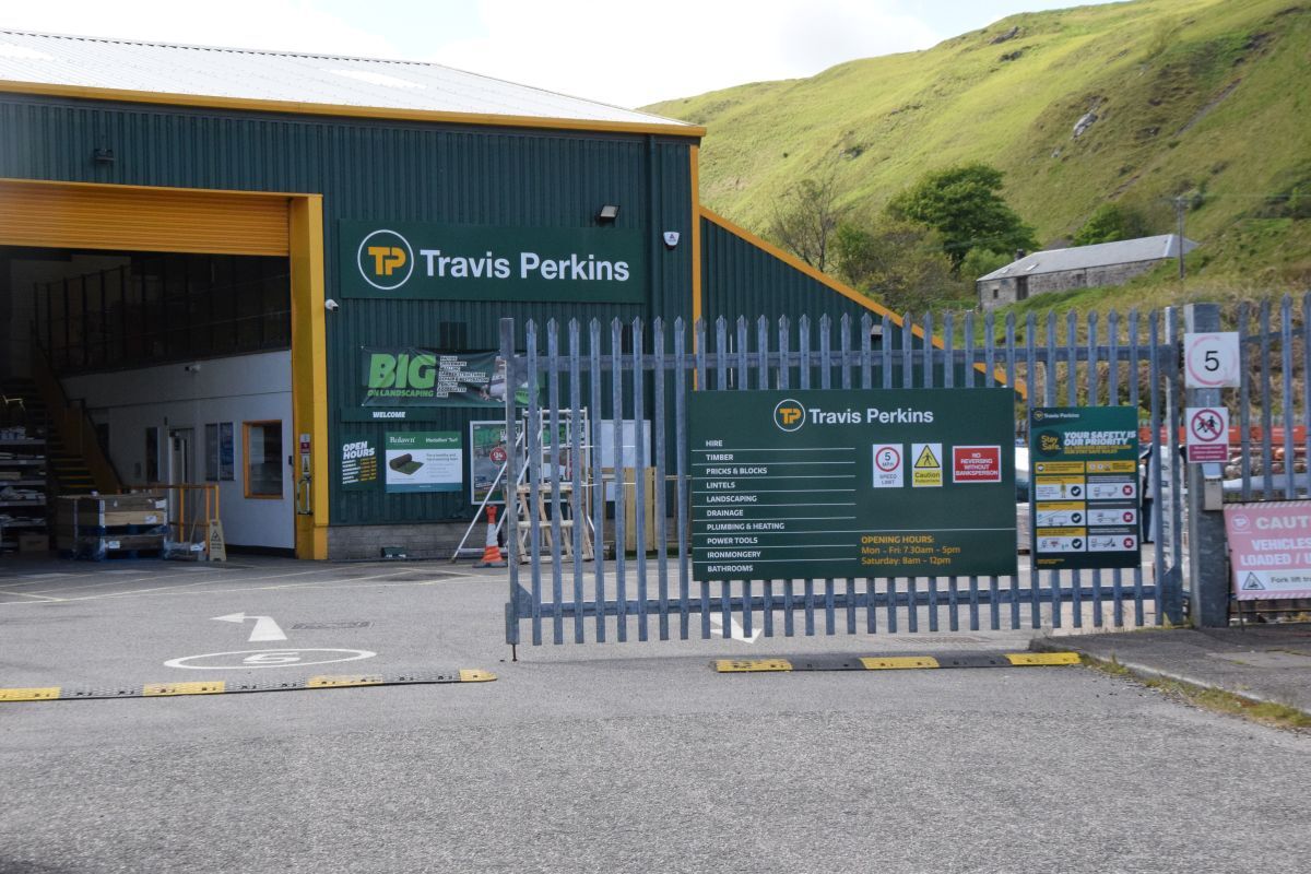 T21 Travis Perkins closing Oban branch 01 web