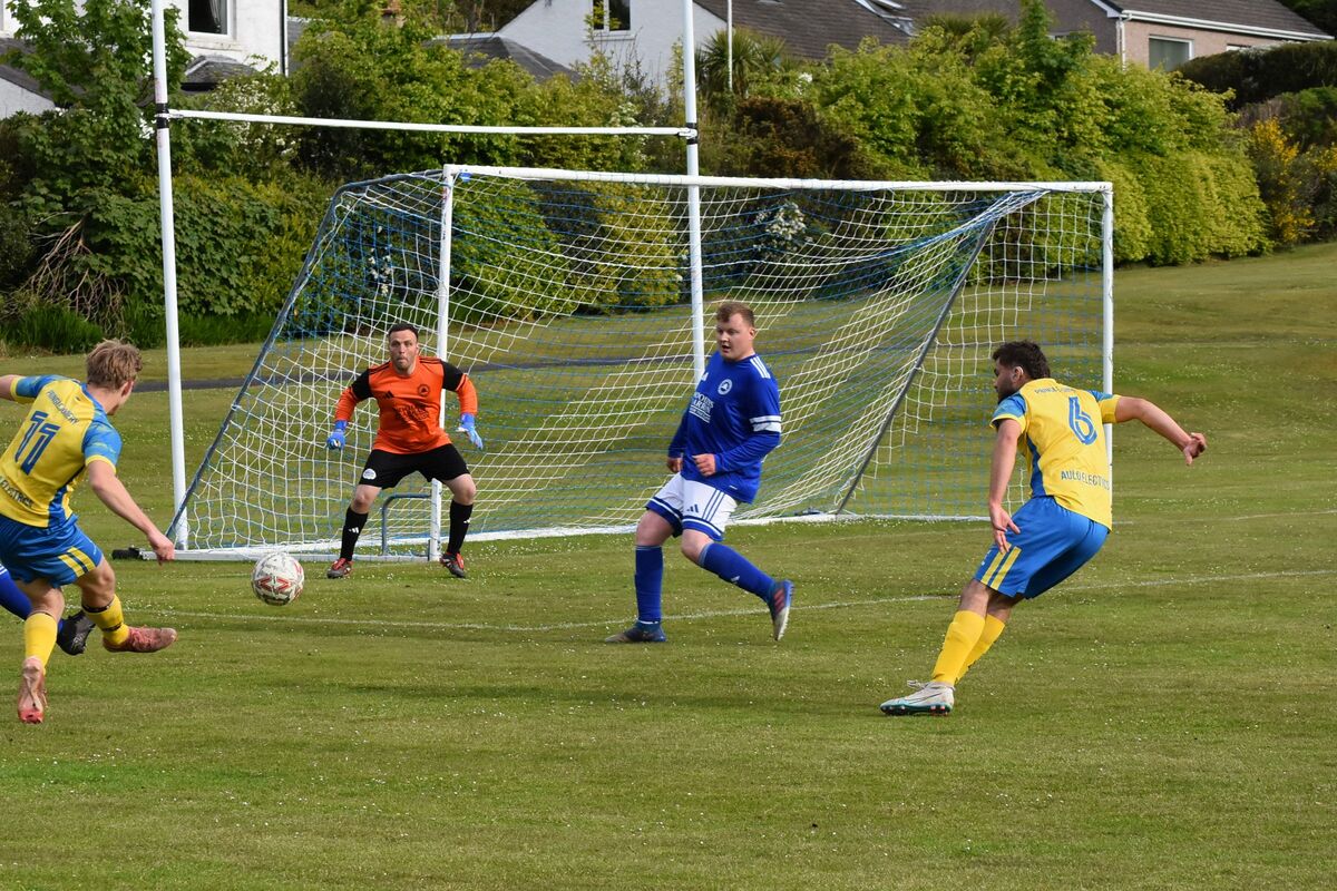 Southend’s Jamie Worthington has a go at the Brodick goal.