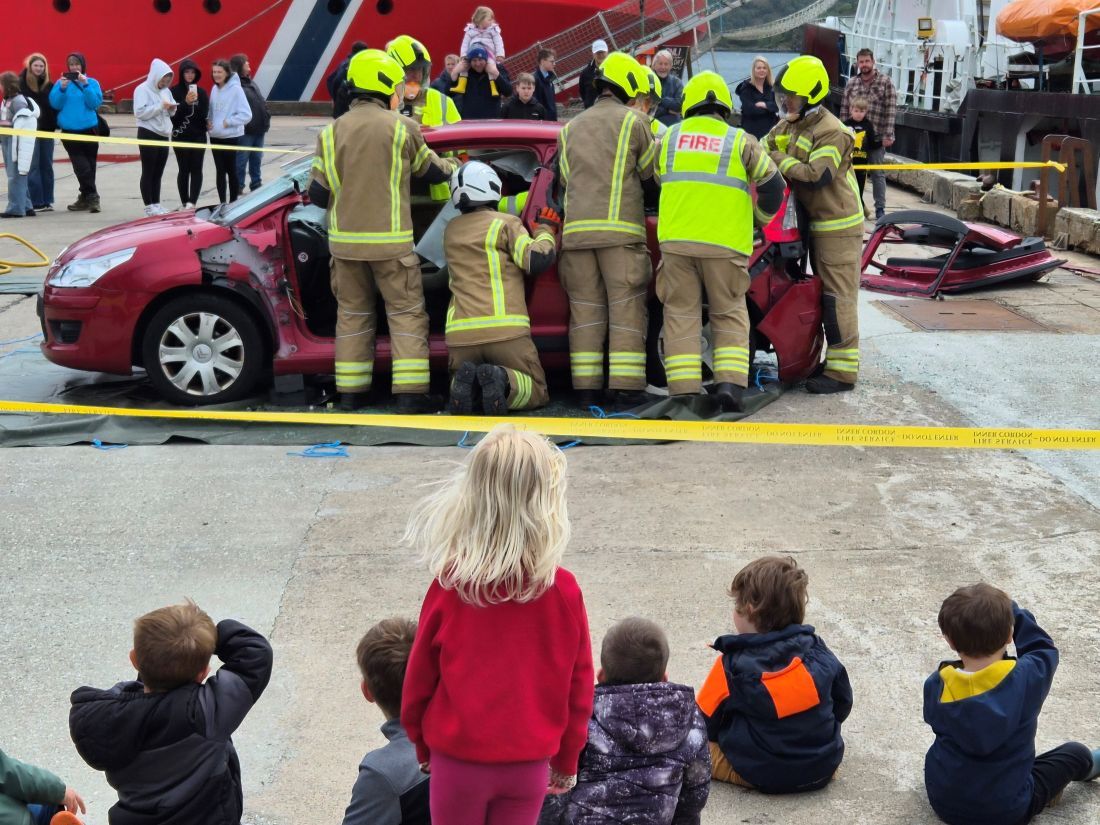WEB NO F23 Kyle of Lochalsh RNLI Maritime Day 26 Children watching Fire Brigade demonstration