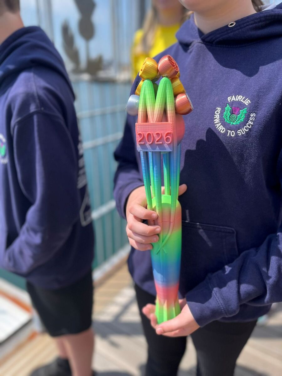 NO B23 Commonwealth Baton on tour in Arran 01 web