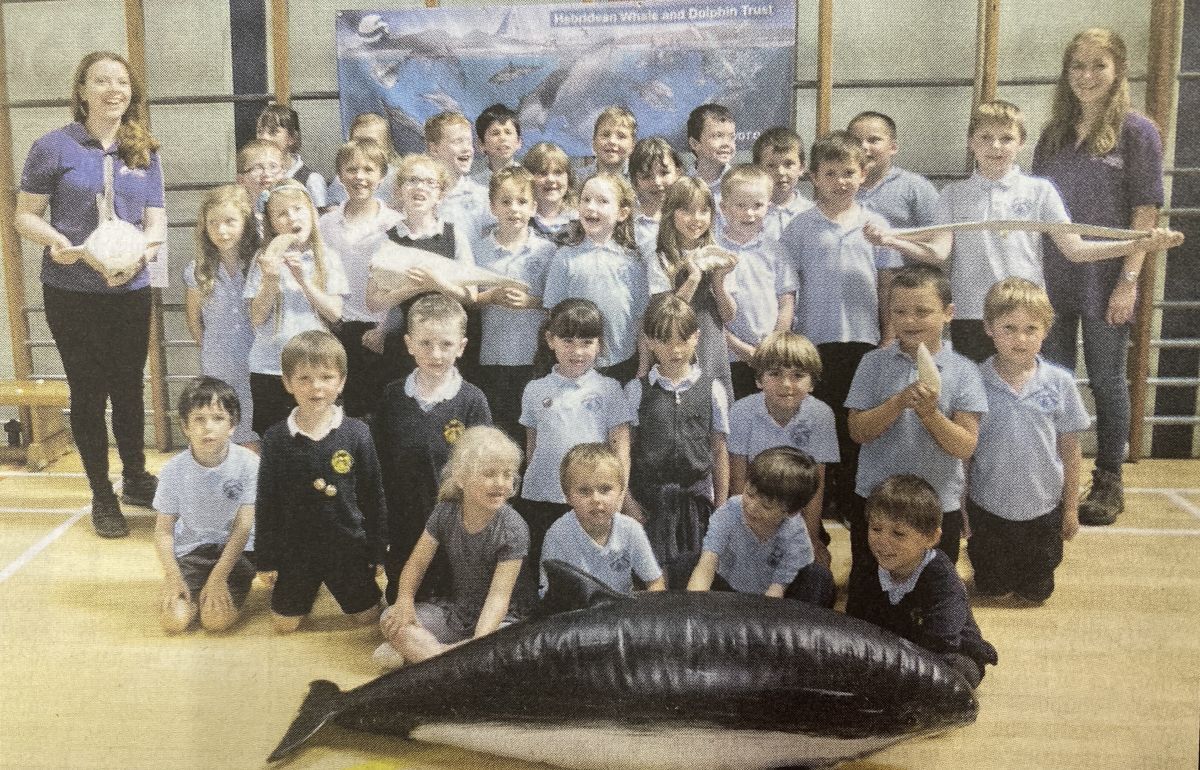 2016: Bun-sgoil Shleite Primary School pupils were visited by Pippa Garrard and Izzy Hassal from the HWDT to learn all about whales and other sea creatures; a learning visit that was made possible with funding from the Coastal Communities Fund.