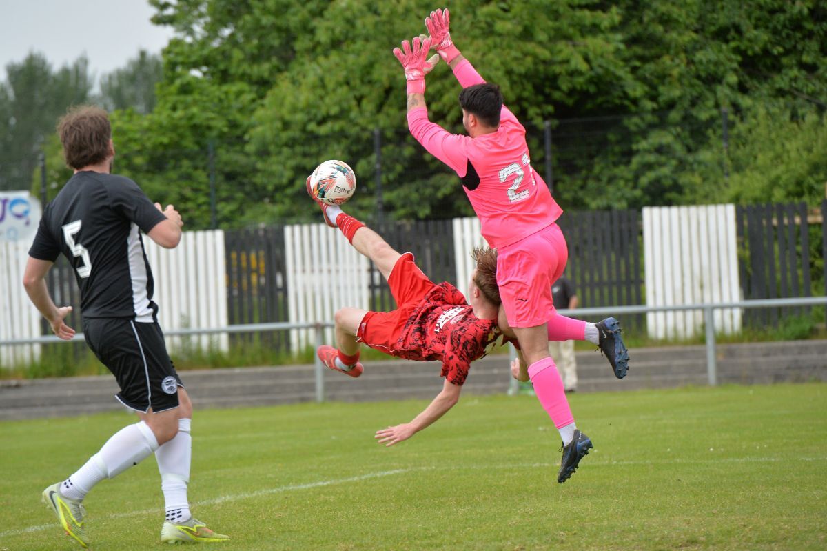 WEB NO T23 Oban Saints v AFC Chryston 26 Rhys Millar overhead kick saved by Aedan Houston DB