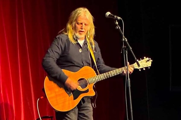 Master of ceremonies, Uncle Keith, opened the festival with some of his own songs. Photograph: George Machray.