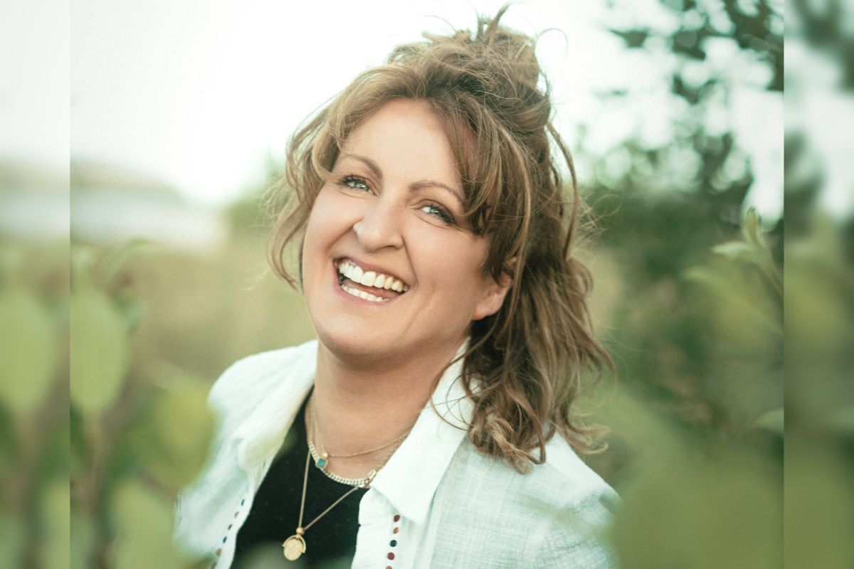 Acclaimed Gaelic singer Kathleen MacInnes returns to headline the MOKFest Gaelic Night.