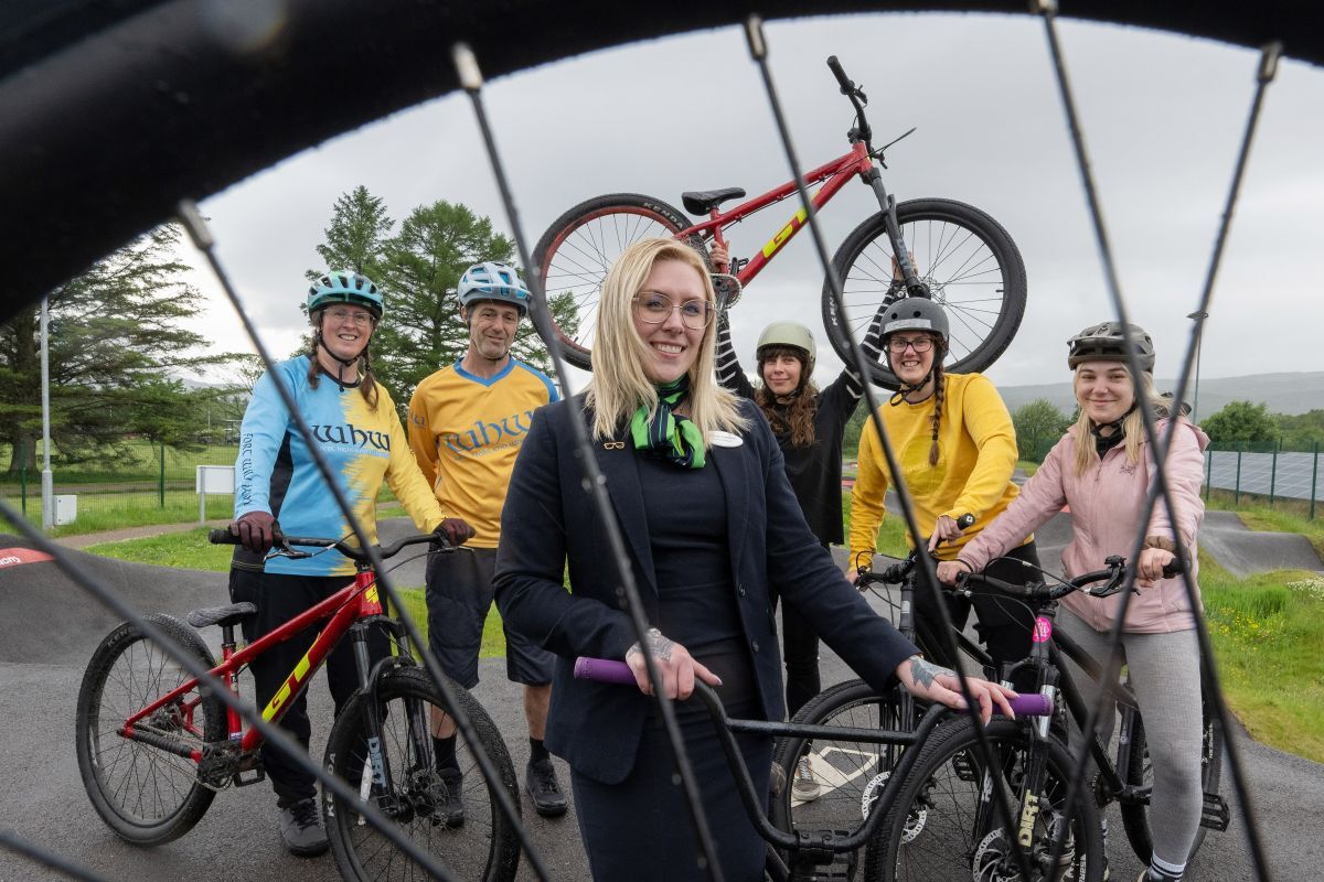 Fort William opticians support women&rsquo;s cycling sessions with &pound;1,000 donation&nbsp;