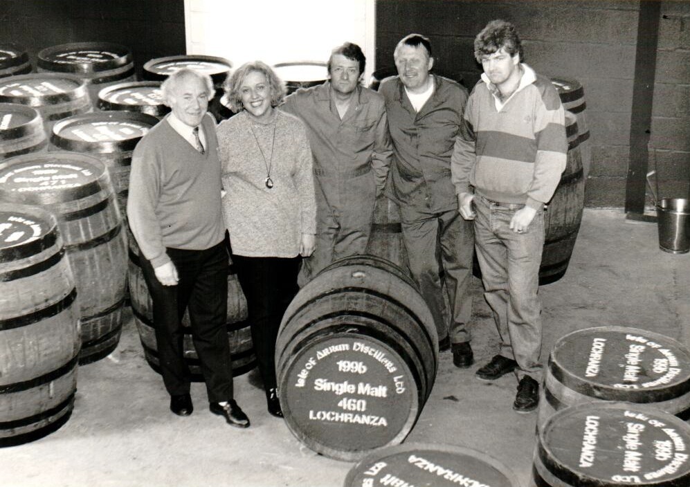 Arran Distillery head distiller Gordon Mitchell, marketing manager Gillian McCreadie, stillman Duncan Simpson, cooper Richard Meakin and stillman John McMullan filled the first hogsheads for investing bond holders. 