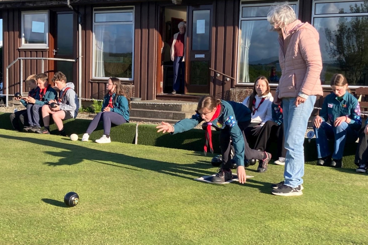 Members of Ardrishaig Bowling and Tennis Club welcomed the 19th Argyll Scouts troop to the greens for an introductory evening of bowls. 