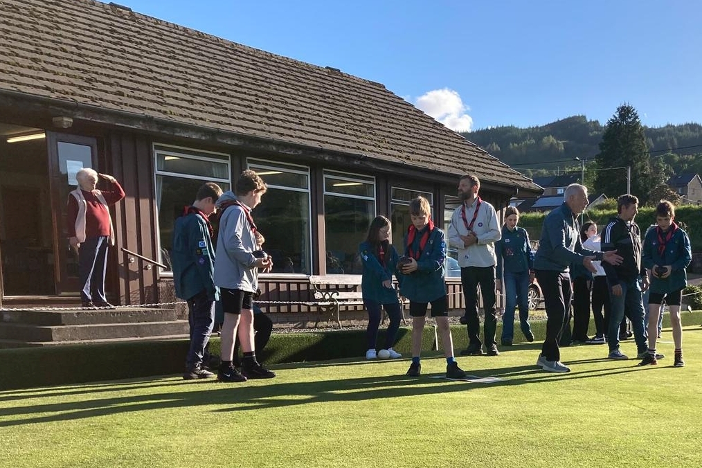 The scouts were quick to pick up the game, with help rom Ardrishaig Bowling and Tennis Club members.